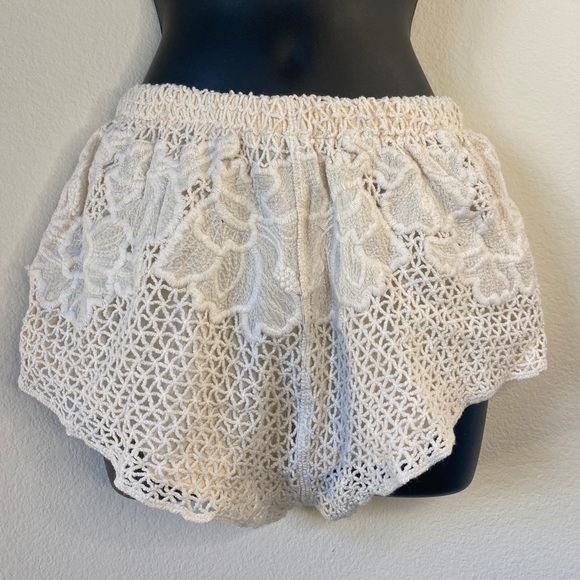 LF Native Rose Lace Crochet Split Cream Shorts - Picture 1 of 5